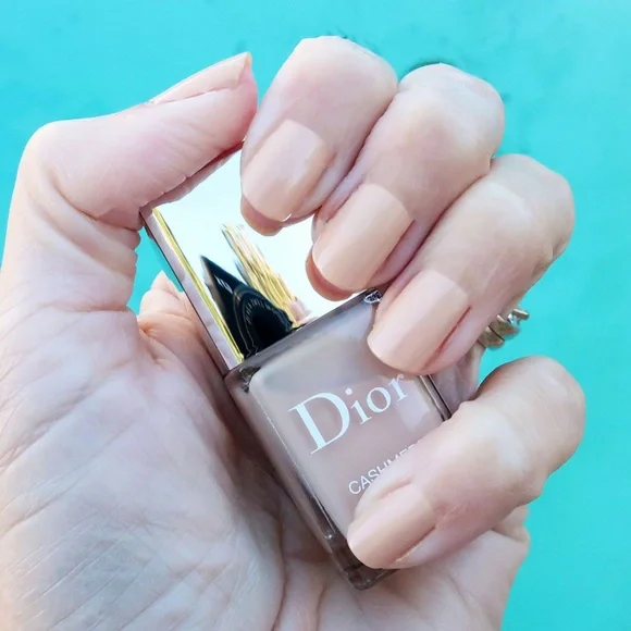 Dior Cashmere 402 Nail Lacquer in Beige/Nude - Picture 4 of 5